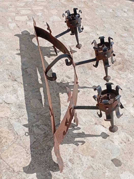 Apliques de parede de grandes dimensões em ferro forjado