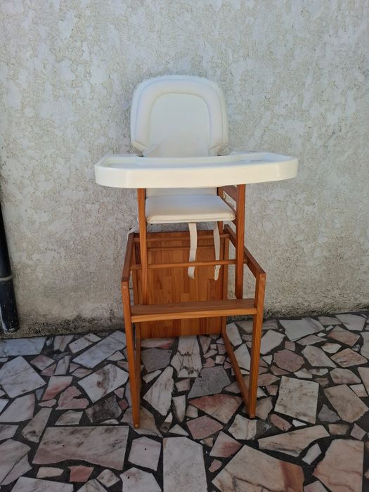 Cadeira de refeição de bebé