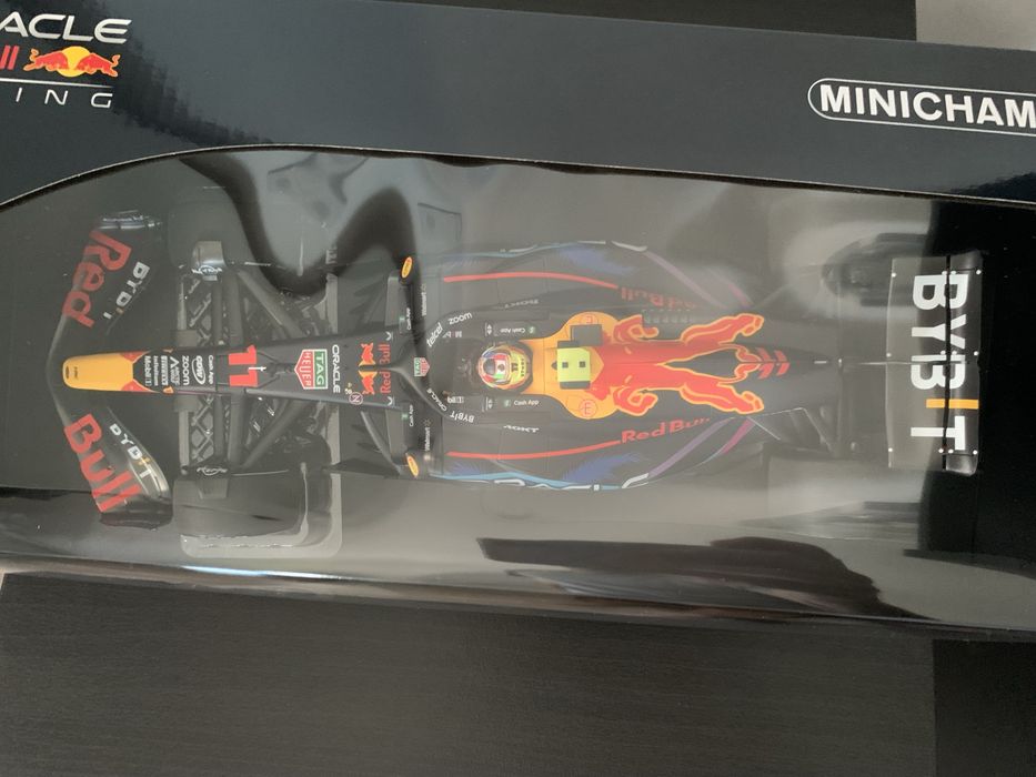 F1 minichamps 1:18 Red Bull RB19 Sergio Pérez
