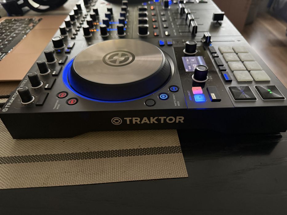 Native Instruments Traktor Kontrol S4 Mk3