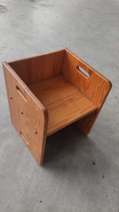 Cadeiras cubo Montessori em madeira