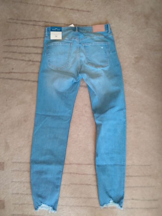 Spodnie jeansowe Bershka przecierane z dziurami r. 38