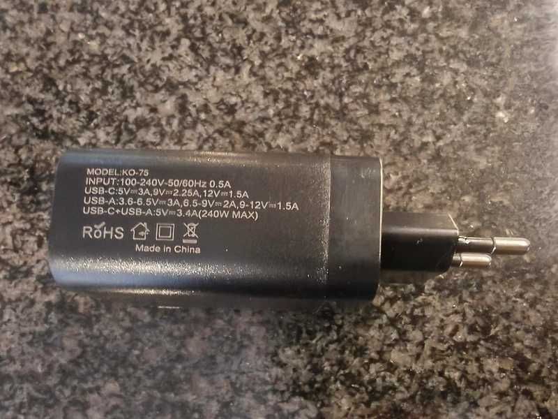 Carregador GaN 240W