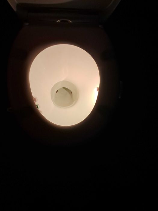 nowe lampki do WC uruchamiane czujnikiem ruchu cena jest za 1 szt