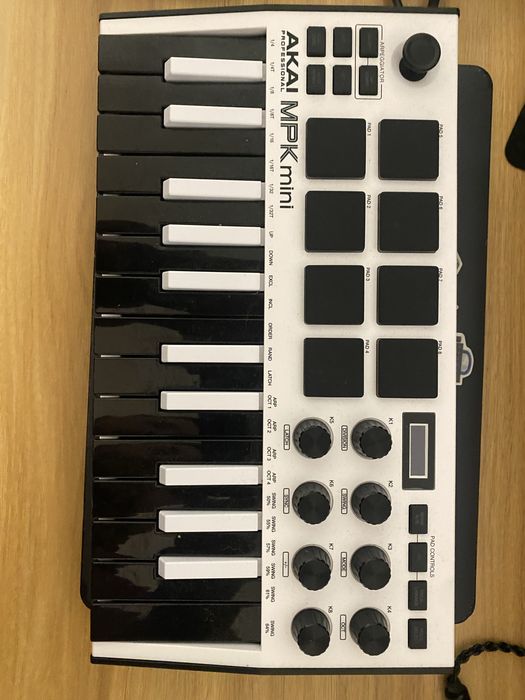 AKAI Professional MPK Mini MK3 White