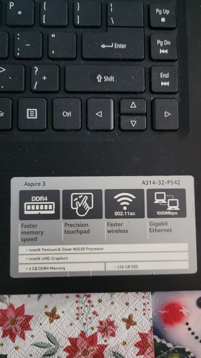 Używany laptop Acer. Model jak na zdjęciu