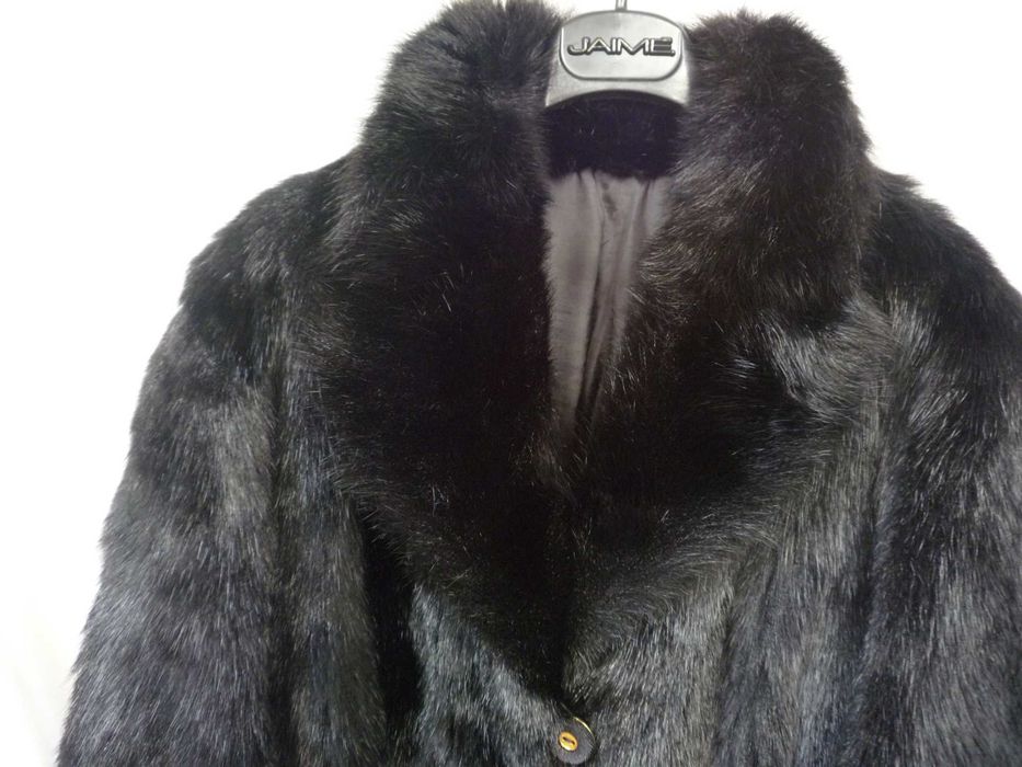 Casaco comprido em pelo natural