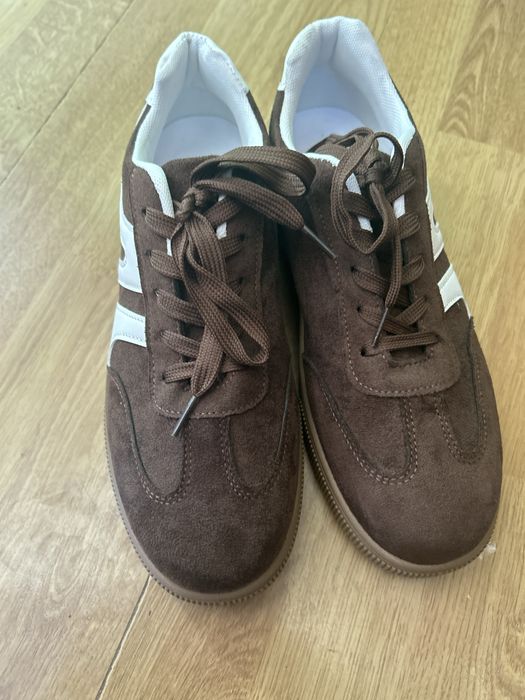 Продам нові кросівки