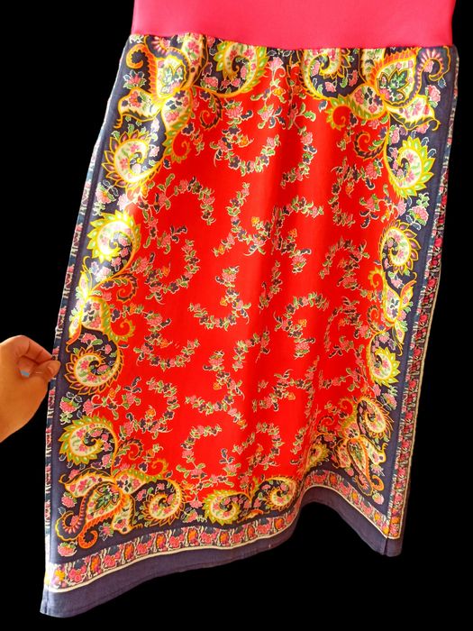 Sukienka folk etno odcięta pod biustem w kolano