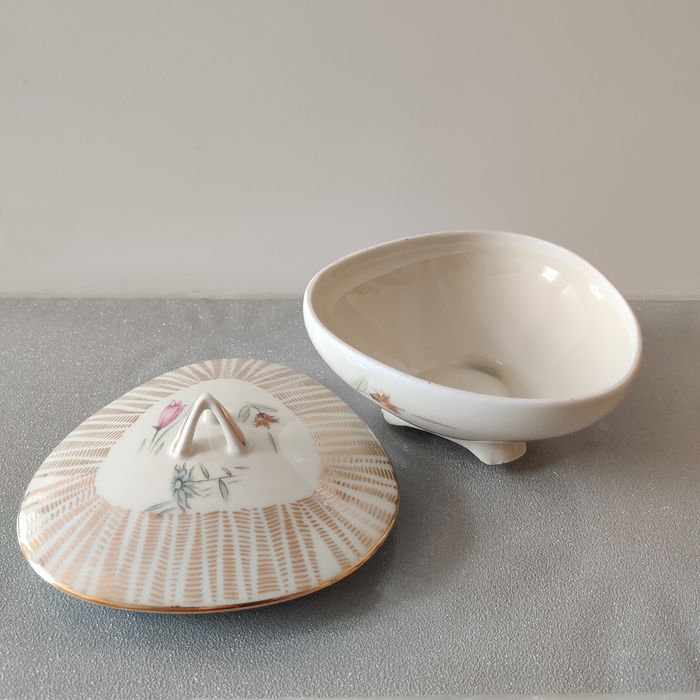 Bombonierka puzderko porcelana PRL