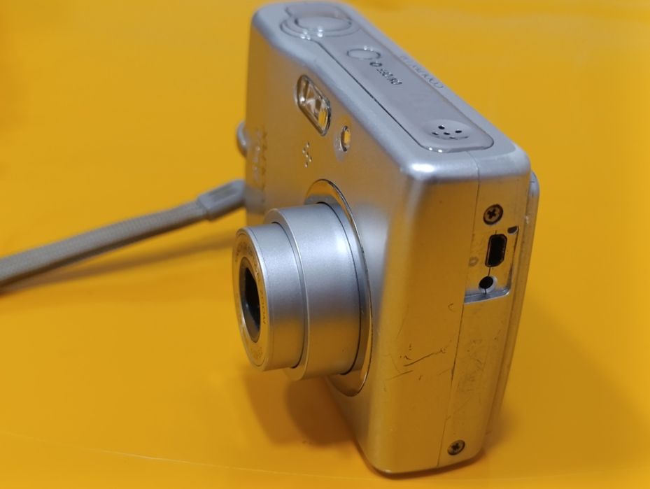 Aparat cyfrowy kompaktowy Nikon Coolpix  L10, na baterie AA, 98% OK