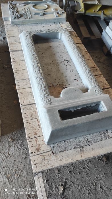 Памятники из бетона