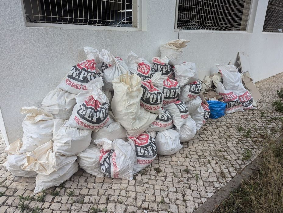 •Recolha de entulhos e Sucata