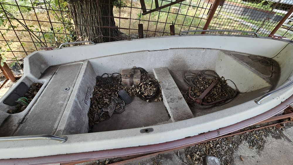 Продам лодку Sealarc320,EVENRUD 3.5