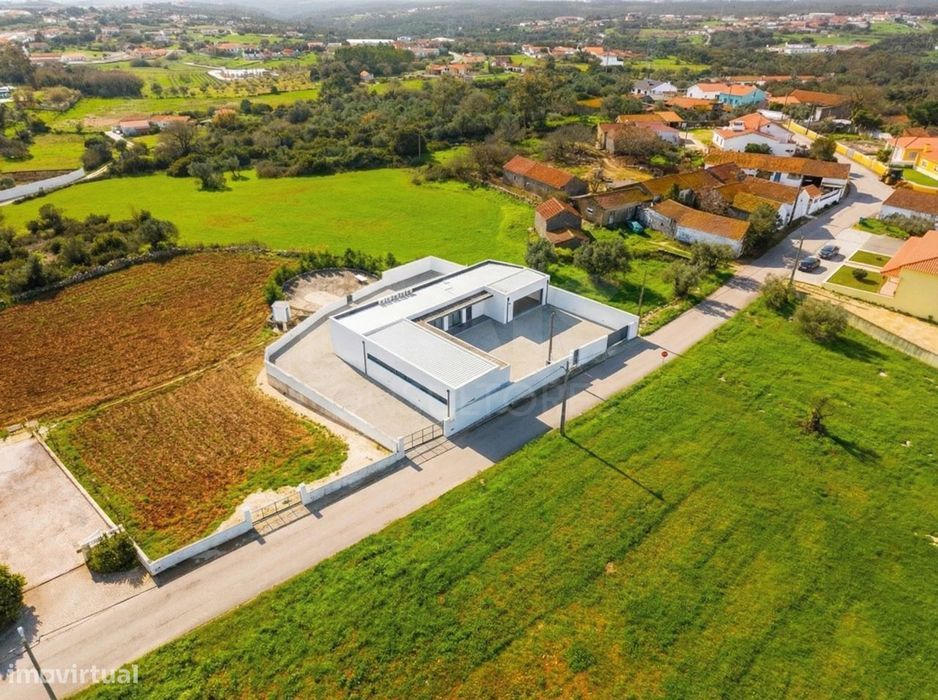 Moradia T3 Térrea Moderna em terreno c/ 2.610m2