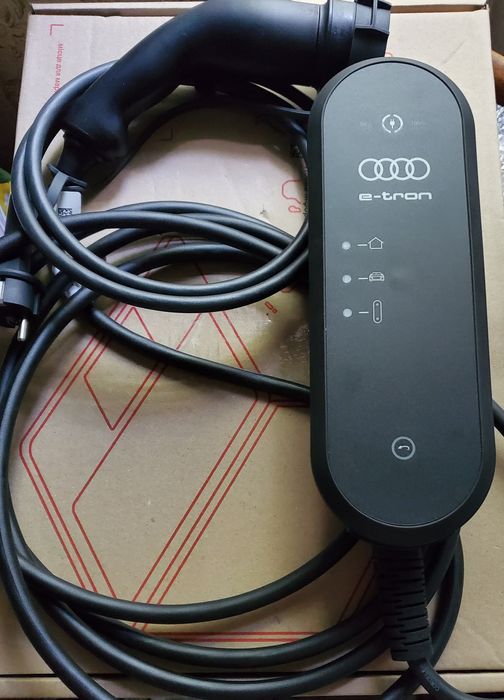 Зарядка для электромобиля Ауди е-Трон, тип 2.