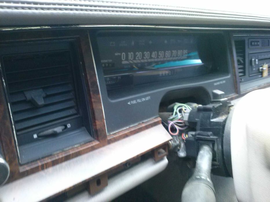 lincoln town car 1992 4.6 вишневый не на ходу