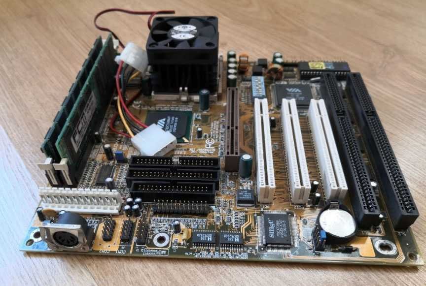 Płyta główna Asus P5BV3+ oraz procesor i pamięć