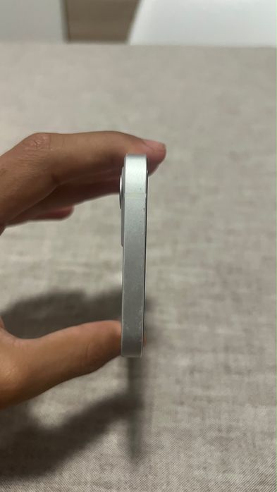 Iphone 12 128gb Branco com capa de protecao azul