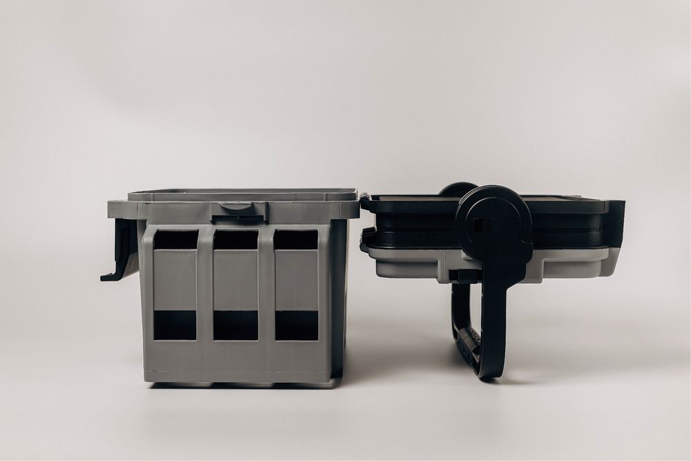 Продам ящик та тримачі до ящика Meiho