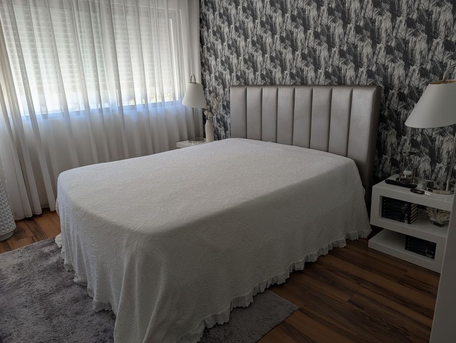 Mobília Quarto Cama de casal e mesinhas