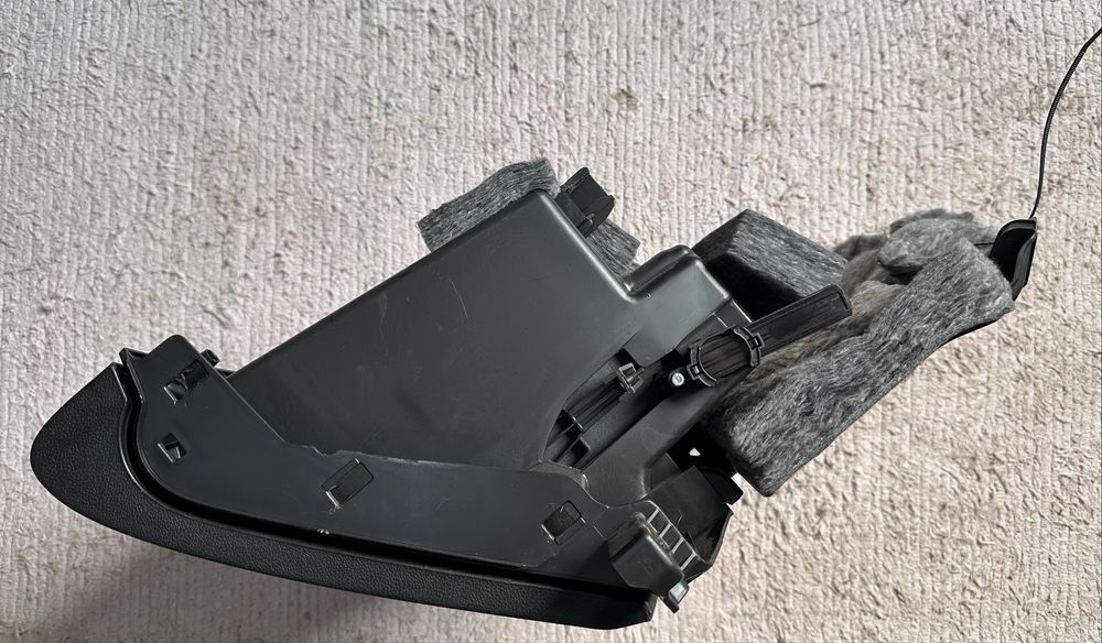 Porta-luvas Opel Astra J de 2009 a 2016