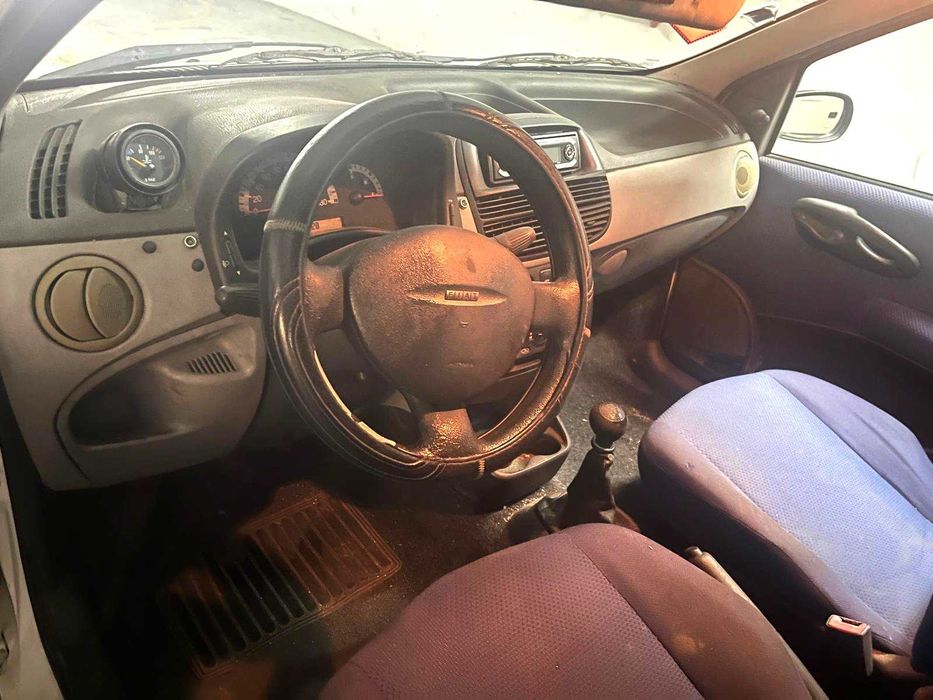 Fiat Punto com boa mecanica e bom estado interior