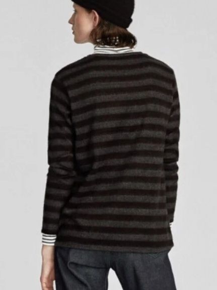 Стильный свитер Zara в полоску с аппликацией розы (размер М)