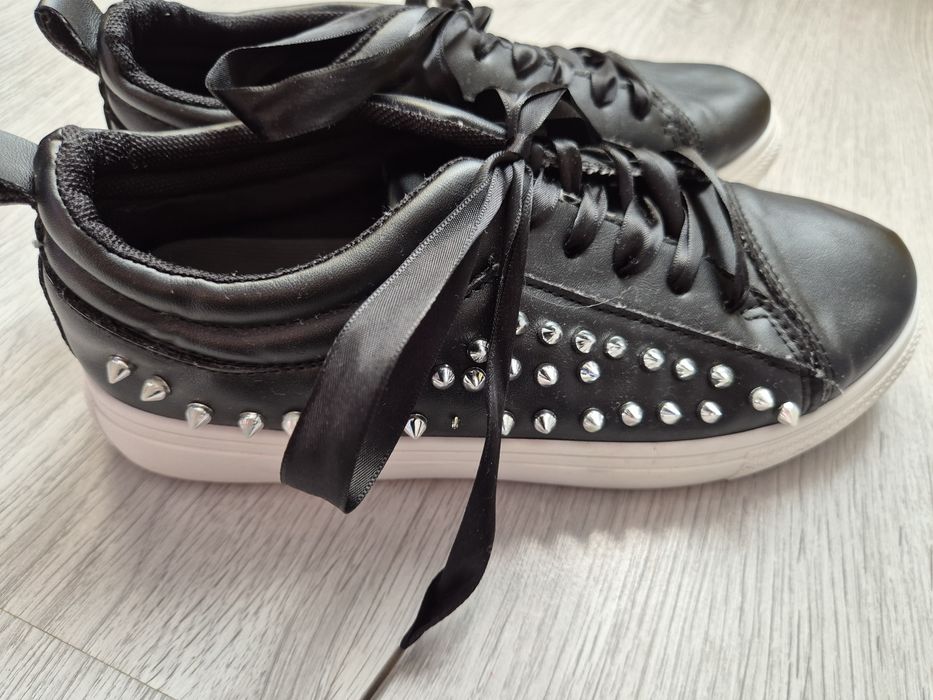 Buty trampki z ćwiekami czarne roz 38