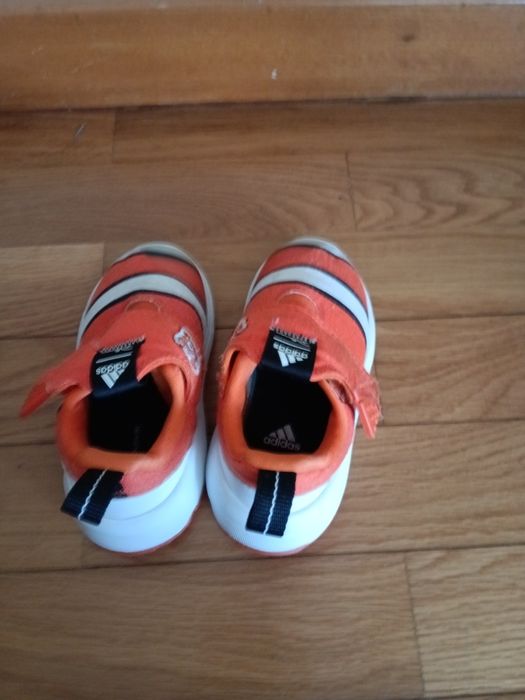 Sapatilhas Adidas tamanho 22