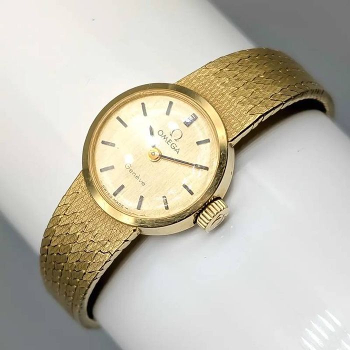 Relógio Omega em ouro 18 quilates; 27.3 gramas; 17cm