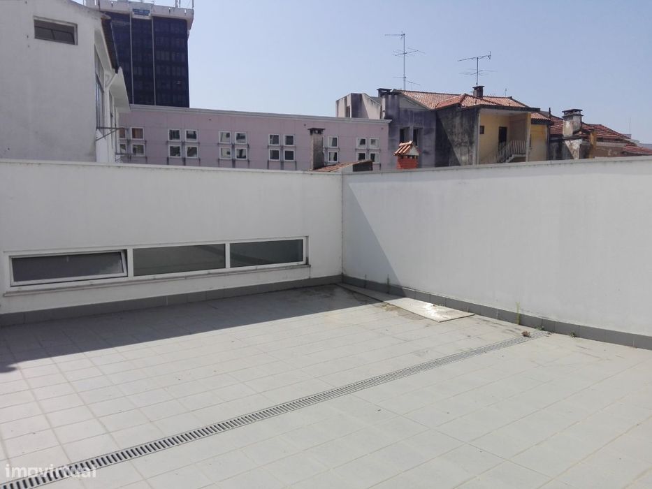 Apartamento T1 com terraço em Coimbra (Baixa-Arnado)