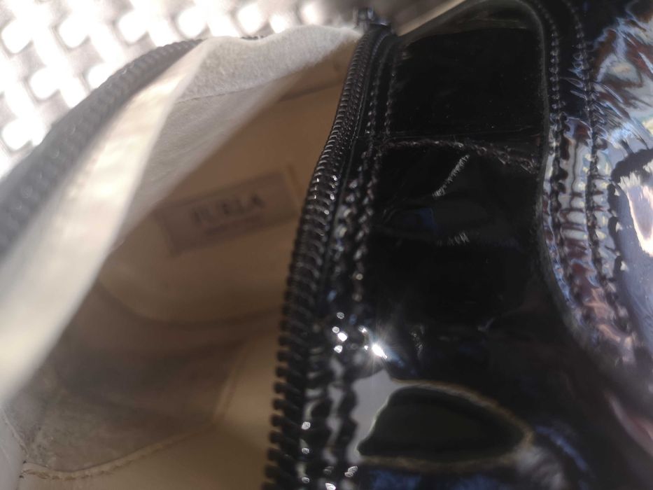 Buty Furla czarne z lakierowanej skóry