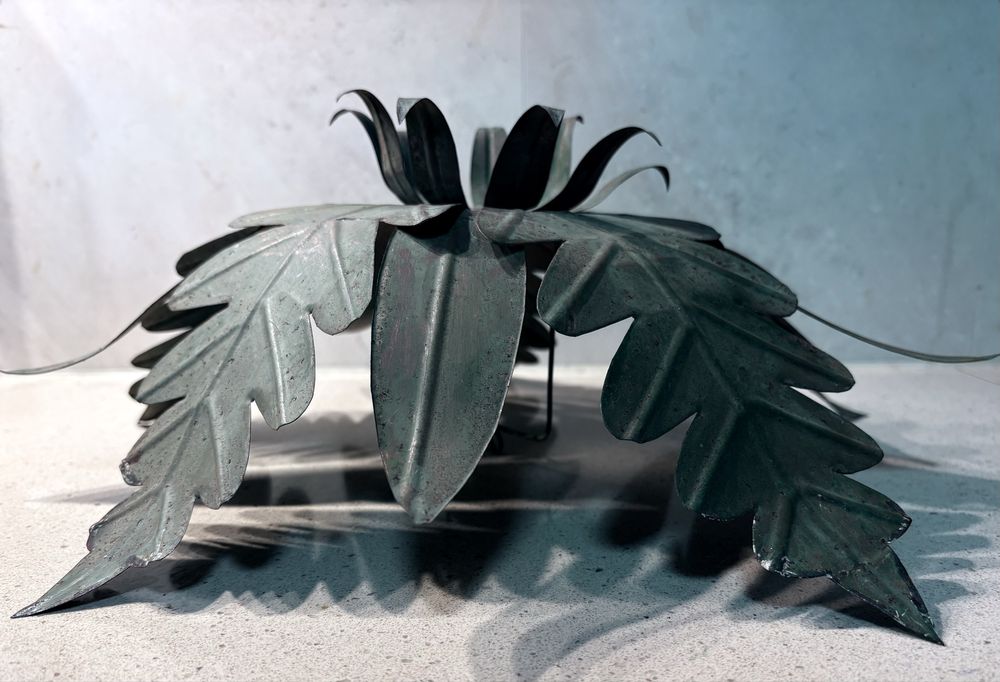 Antigo aplique de candeeiro em chapa pintada 39 cm de diâmetro