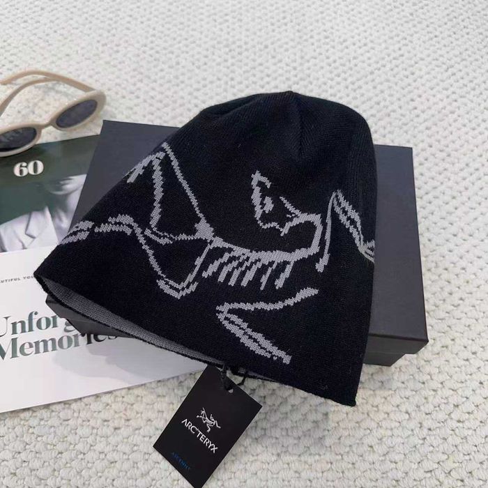 Zupełnie nowa czapka Arc'teryx