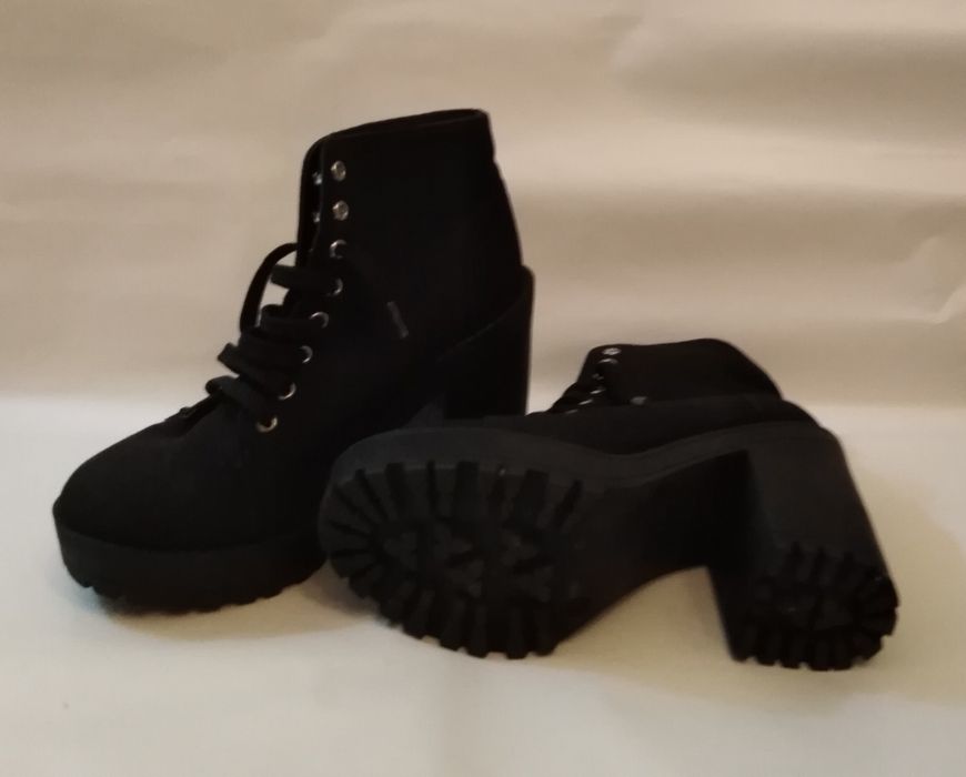 SALDOS Botas de senhora, salto alto. Marca H&M