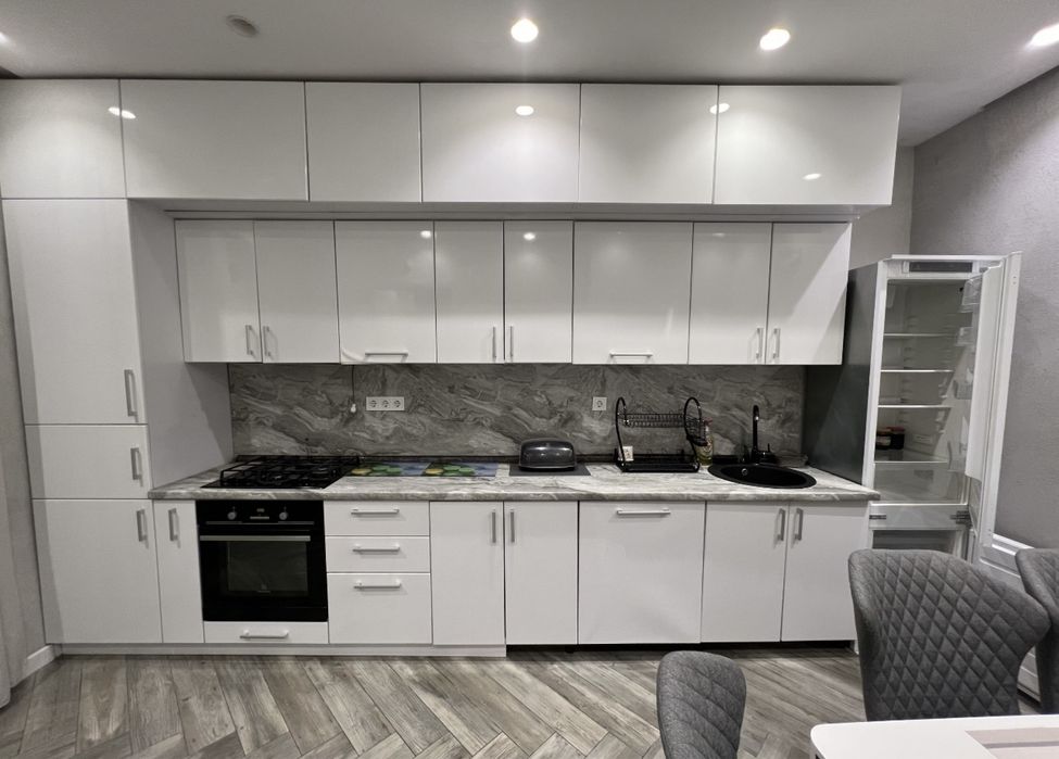 Продам велику 3-х кімнатну квартиру