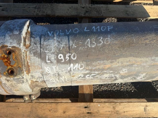 Volvo L 110 F/L120F USED HYDRAULIC CYLINDER komplqetbsiłowników do ładowarki