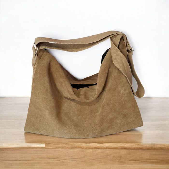 Обьемная замшевая сумка