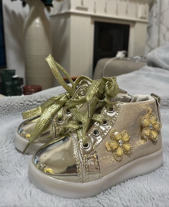 Дитячі черевички для дівчинки