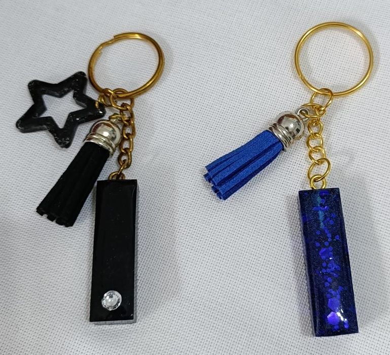 varios porta-chaves e colar