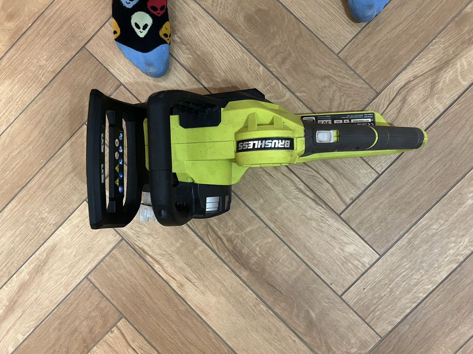 Piła ryobi uszkodzona (może komuś się przydadzą części)