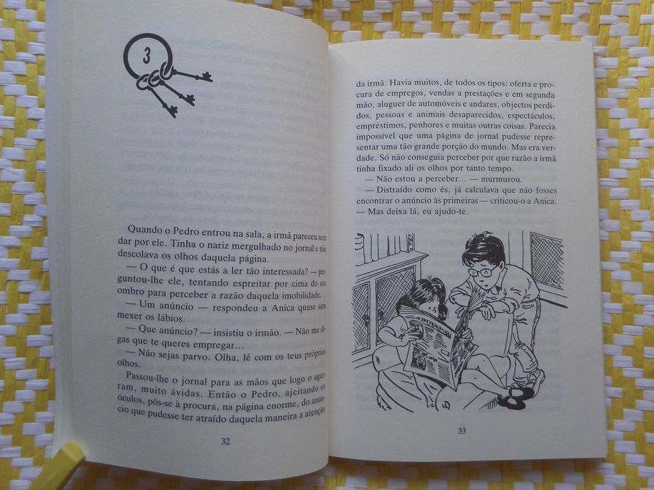 O CLUBE DAS CHAVES 
Toca a 4 mãos M TMaia Gonzalez; MRosário Pedreira
