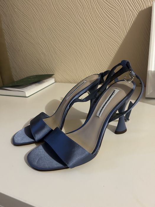 Босоніжки charles and keith