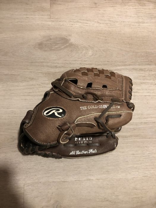 Перчатка для бейсболу