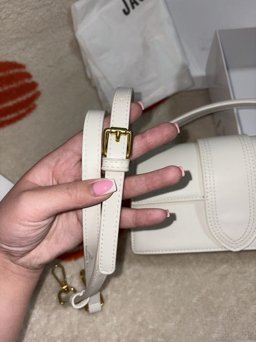 женская сумка Jacquemus Le Bambino белого цвета из гладкой кожи