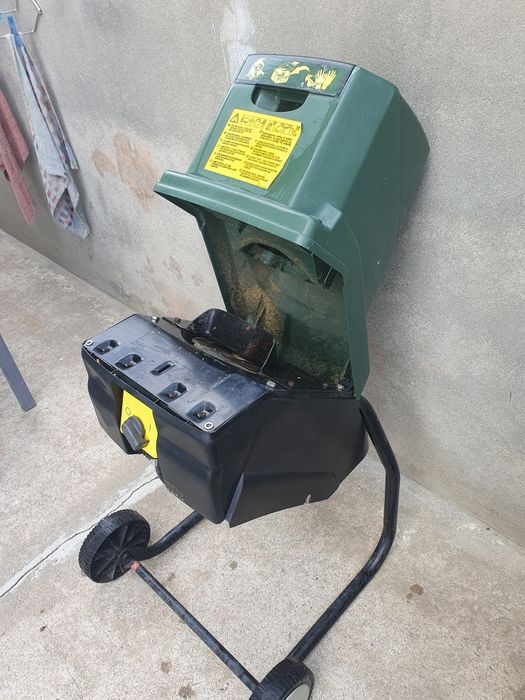 Triturador de ramos black & decker GA1400E