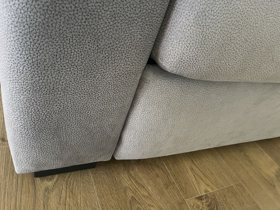 Sofa em Pele Cinza