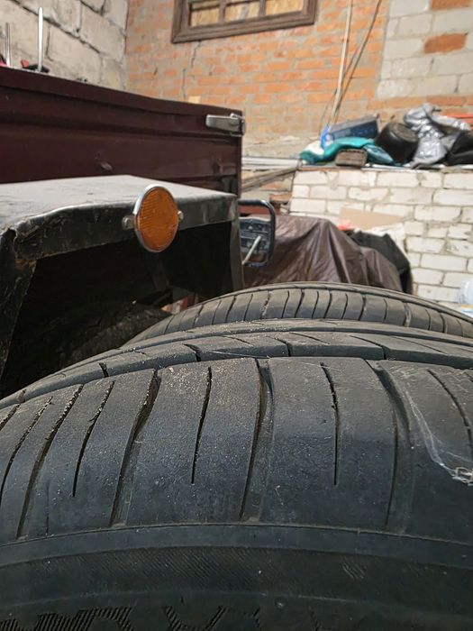 Літня резина 195/65 R15 (4 шт) в дуже гарному стані