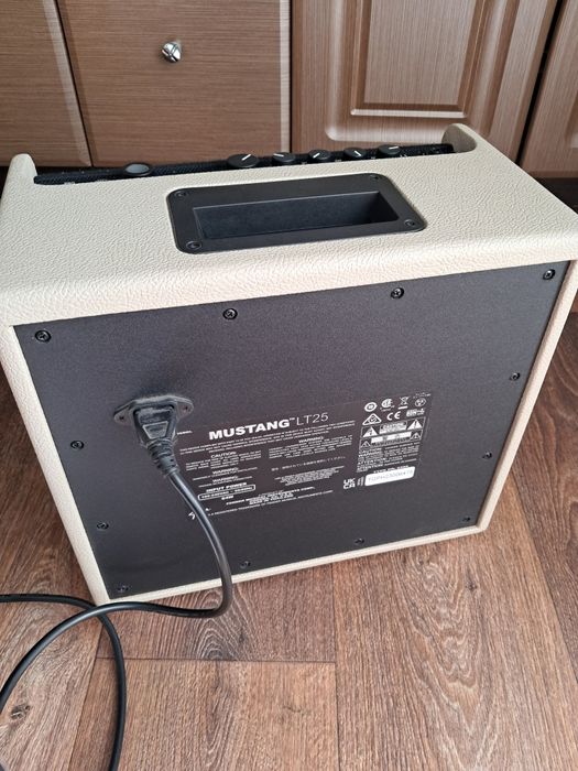 Fender Mustang LT25 Blonde комбік